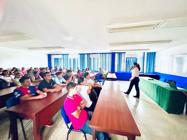Se llevo a cabo la plática “Salud sexual y reproductiva&quot; en la Facultad de Negocios C-IV