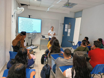 Se realizó la plática &quot;Comunicación Incluyente y sin Sexismo&quot; en la Facultad de Derecho C-III, Extensión Tapachula