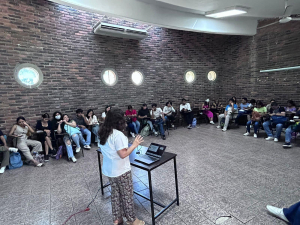 Se llevó a cabo una plática con la participación de la Dra. Luisa Aurora Hernández en la Escuela de Humanidades C-IV
