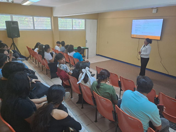 Se impartió el martes 09 de abril los cursos “El mito del mestizaje: Discriminación racial” y “Sensibilización en Género”