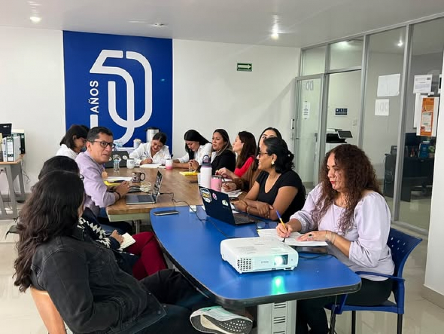 Se llevó a cabo este lunes en las instalaciones de la DDHU, la plática “Arquitectura del riesgo: regular la IA en la Universidad Pública”, impartida por el Dr. Omar David Jiménez Ojeda