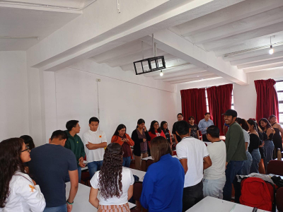 Se llevó a cabo la plática “Conociendo y comprendiendo a mis compañeras y compañeros” en la Facultad de Derecho Campus III