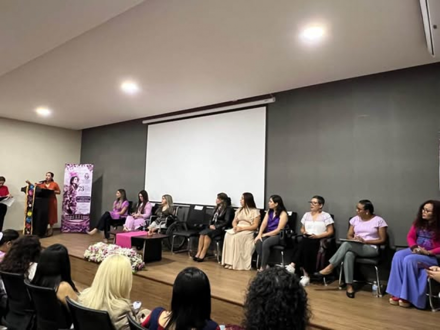 En el marco del 73 aniversario del reconocimiento del derecho de las mujeres al voto en México, realizado en  el Auditorio del Humanismo del H. Congreso del Estado se llevó el conversatorio Del sufragio femenino a la defensa de la paridad efectiva”
